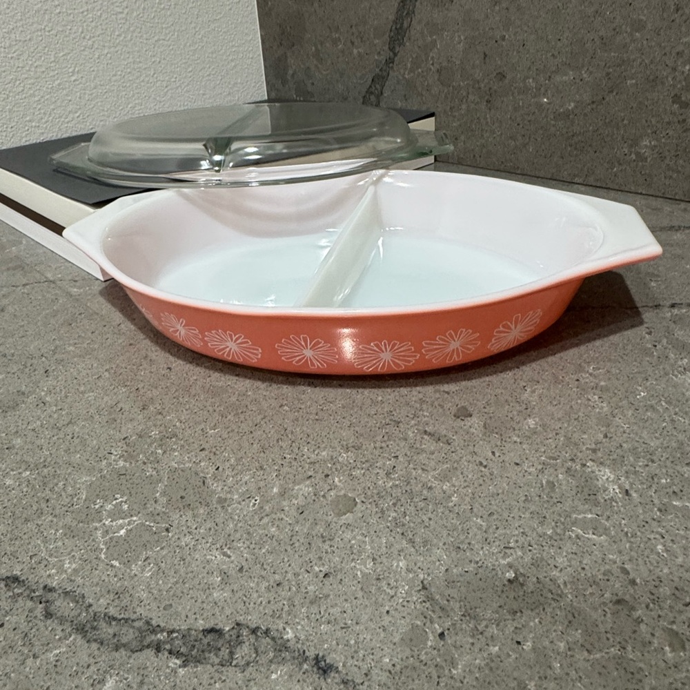 Pyrex Pink Daisy Split Casserole Dish With Lid - Picture 2 of 6
